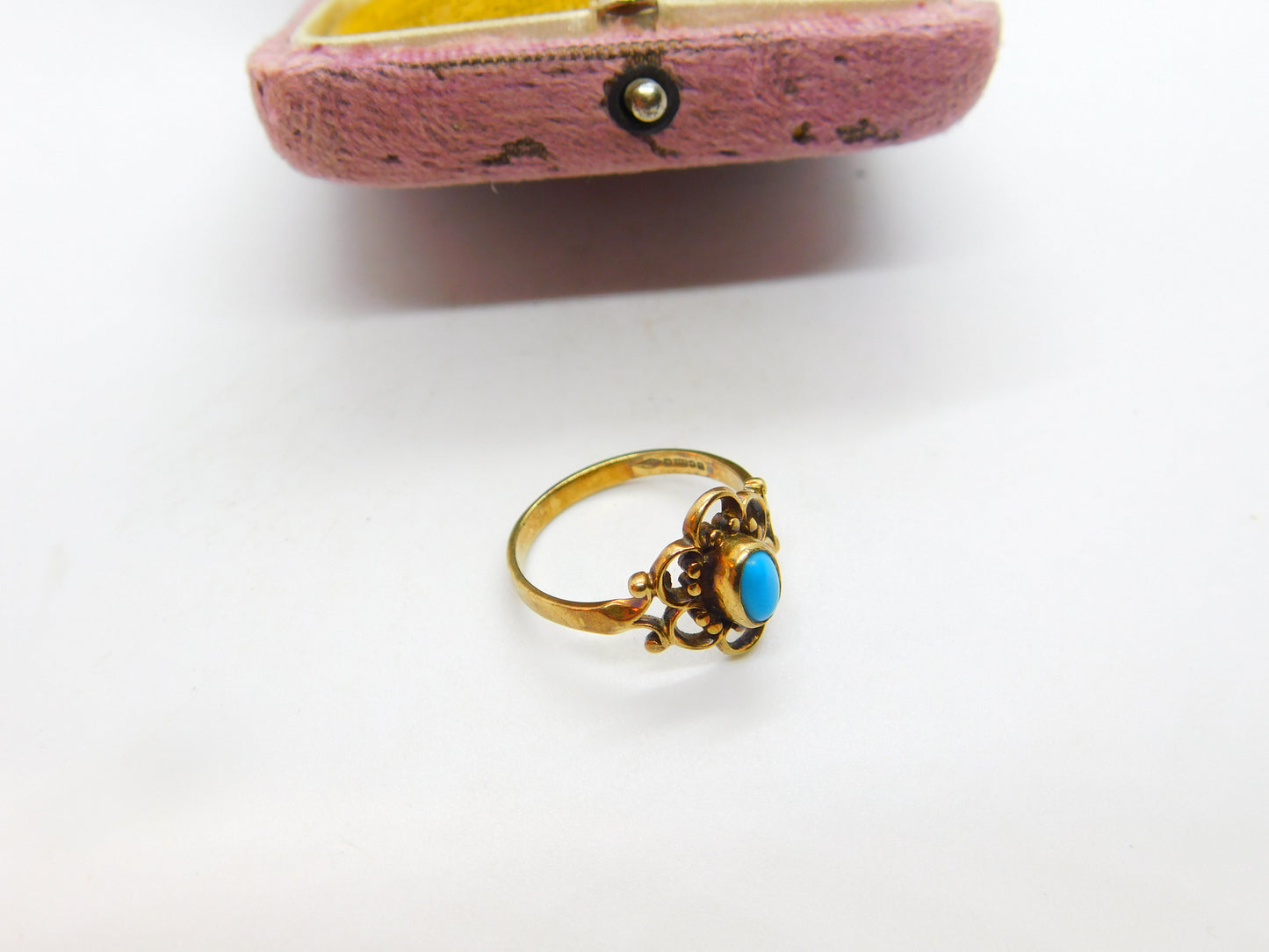 9ct Yellow Gold, Cabochon Turquoise Floral Dress Ring 1988 London Vintage