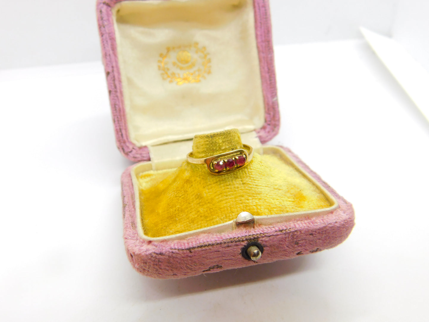 9ct Yellow Gold Three-Stone Ruby Set Crossover Ring 1981 London Vintage