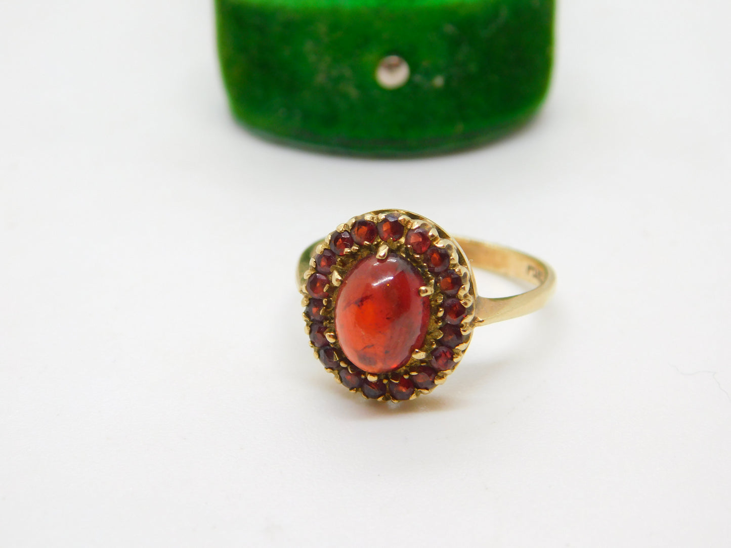 9ct Yellow Gold Cabochon Cut Bohemian Garnet Floral Cluster Ring Vintage c1970