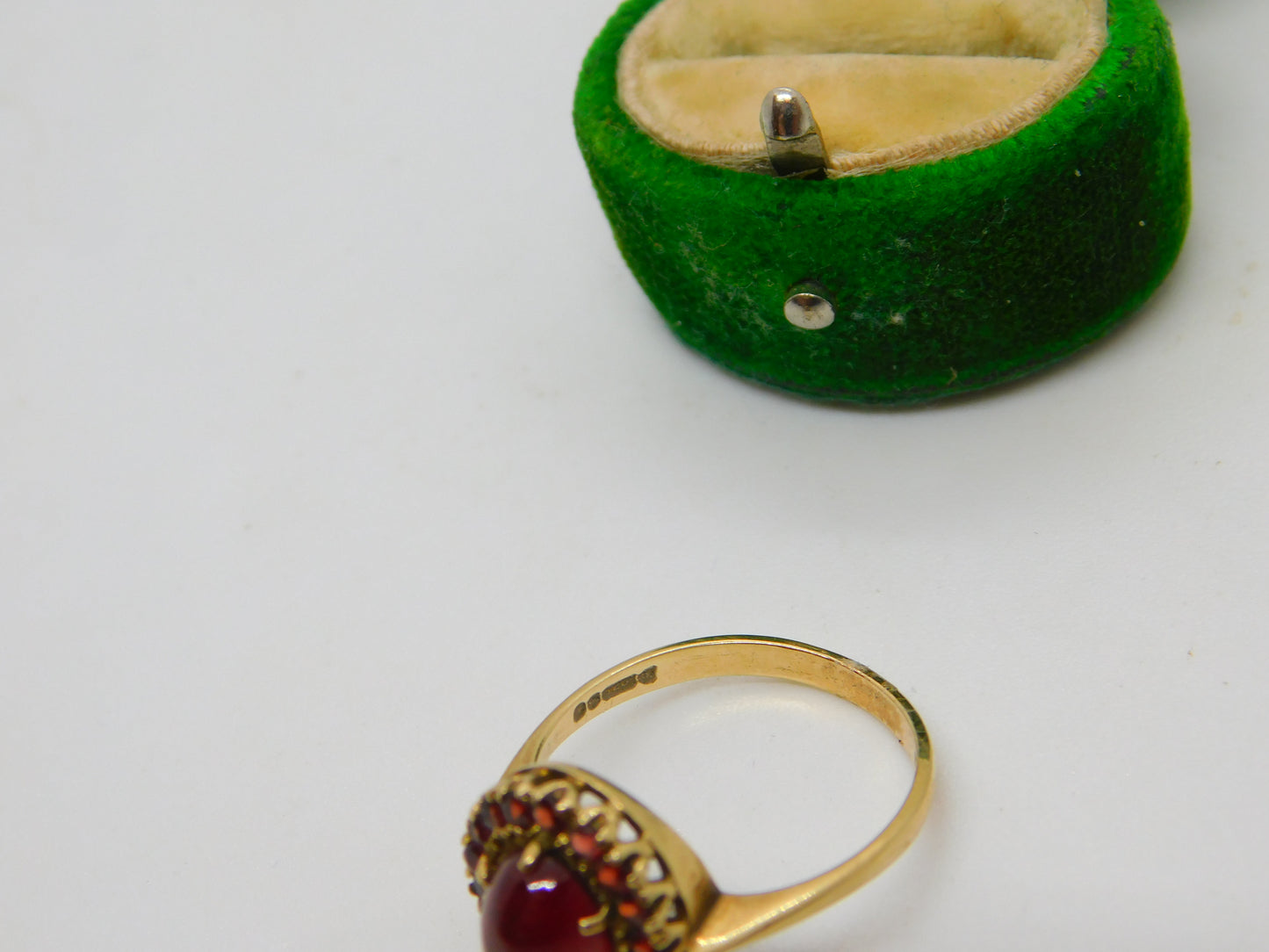 9ct Yellow Gold Cabochon Cut Bohemian Garnet Floral Cluster Ring Vintage c1970