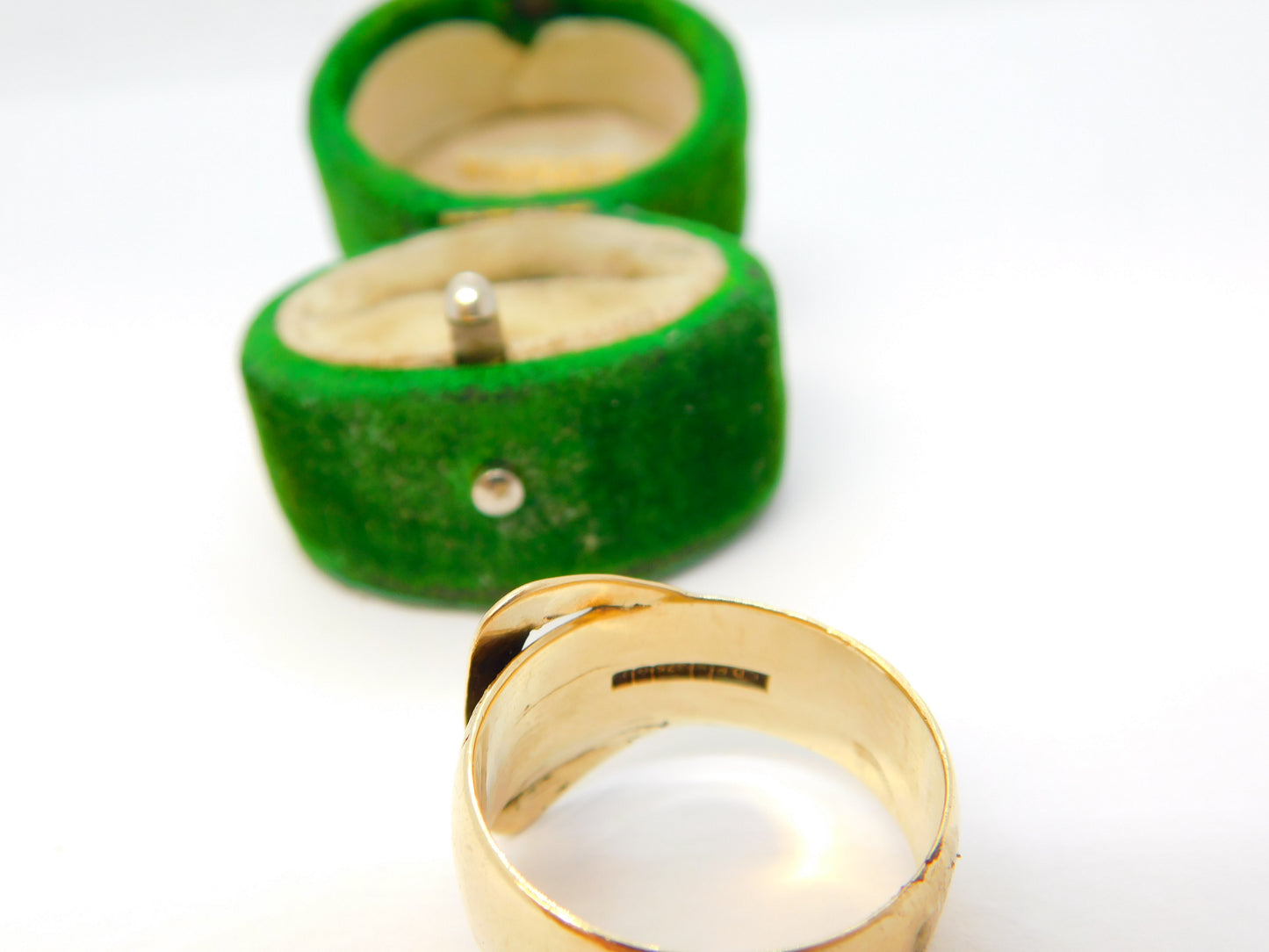 9ct Yellow Gold Chunky Buckle Sweetheart Ring Vintage 1973 Birmingham