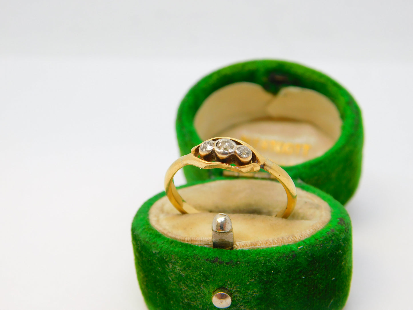 Victorian 18ct Yellow Gold Three-Stone Diamond Dress Ring Antique c1890