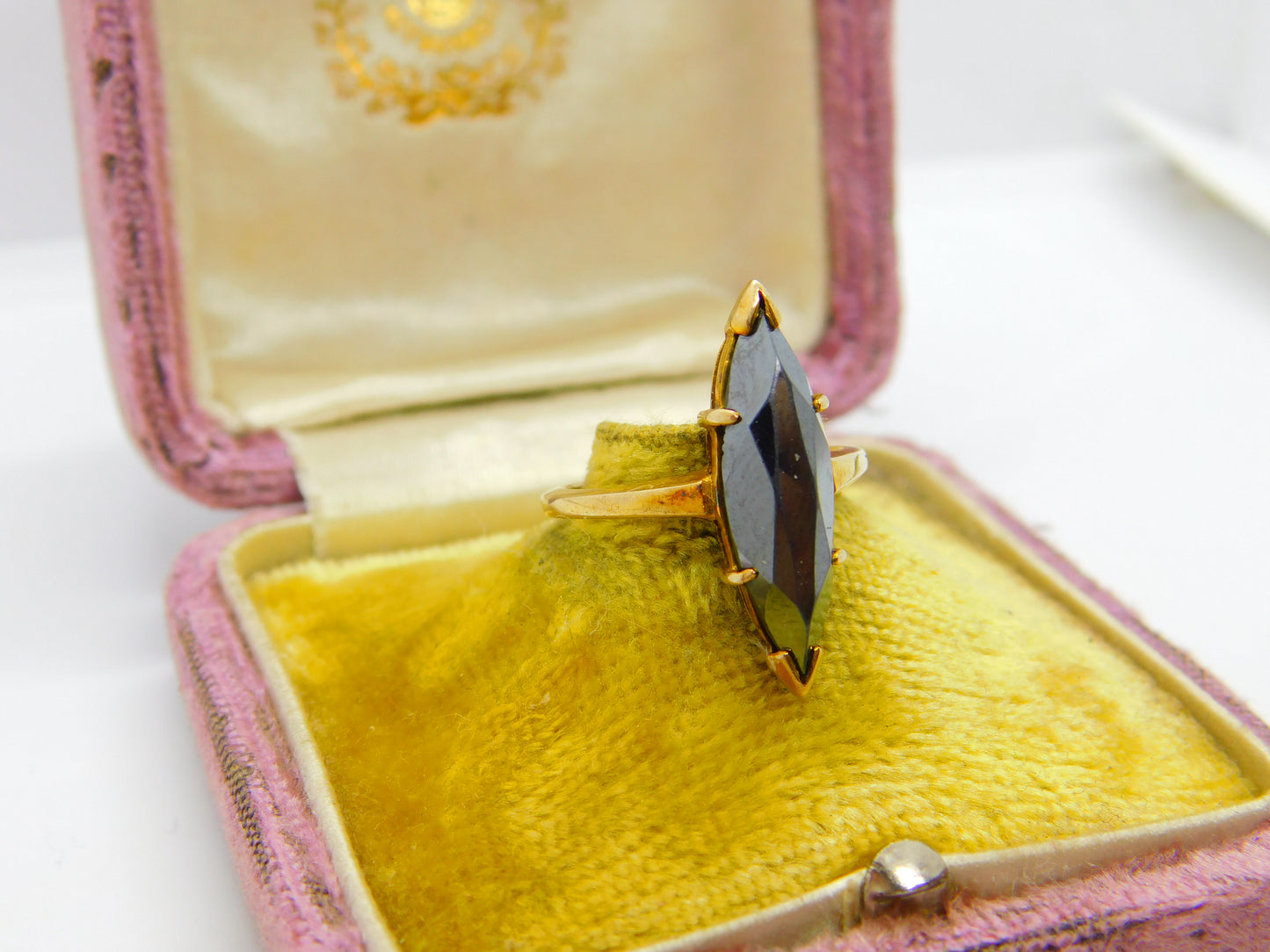 10ct Yellow Gold & Marquise Cut Obsidian Band Ring Vintage c1970