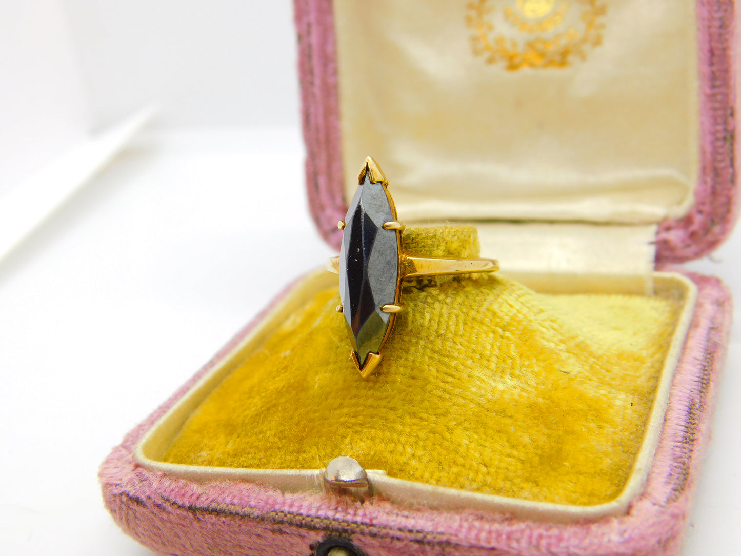 10ct Yellow Gold & Marquise Cut Obsidian Band Ring Vintage c1970