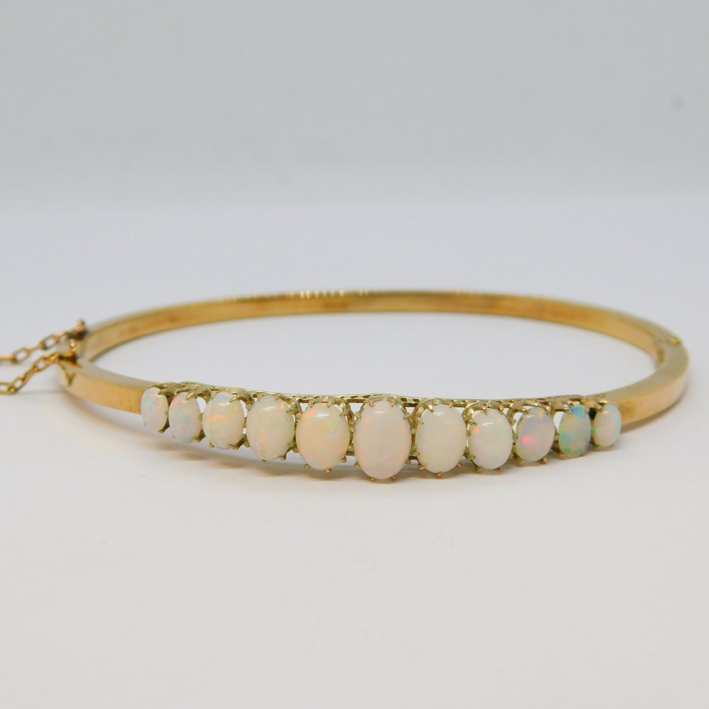 Victorian 15ct Yellow Gold Graduating Australian Opal Bangle Antique c1890