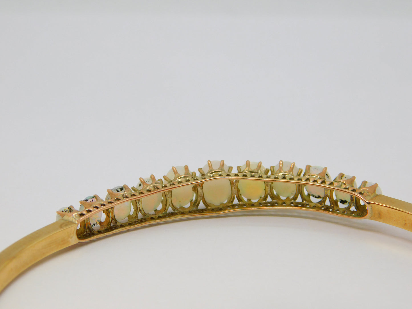 Victorian 15ct Yellow Gold Graduating Australian Opal Bangle Antique c1890