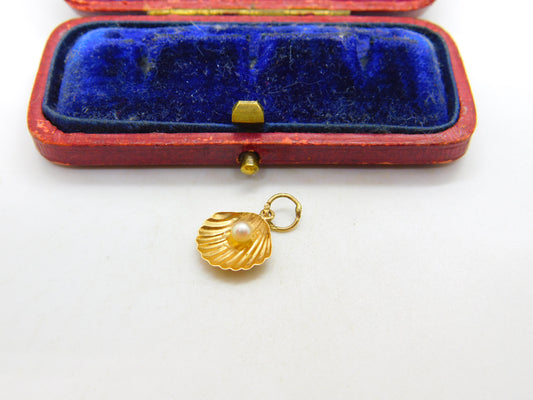 18ct Yellow Gold Pearl in the Clam Charm Pendant Vintage c1970