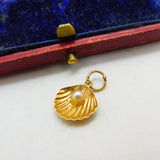 18ct Yellow Gold Pearl in the Clam Charm Pendant Vintage c1970