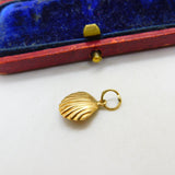 18ct Yellow Gold Pearl in the Clam Charm Pendant Vintage c1970