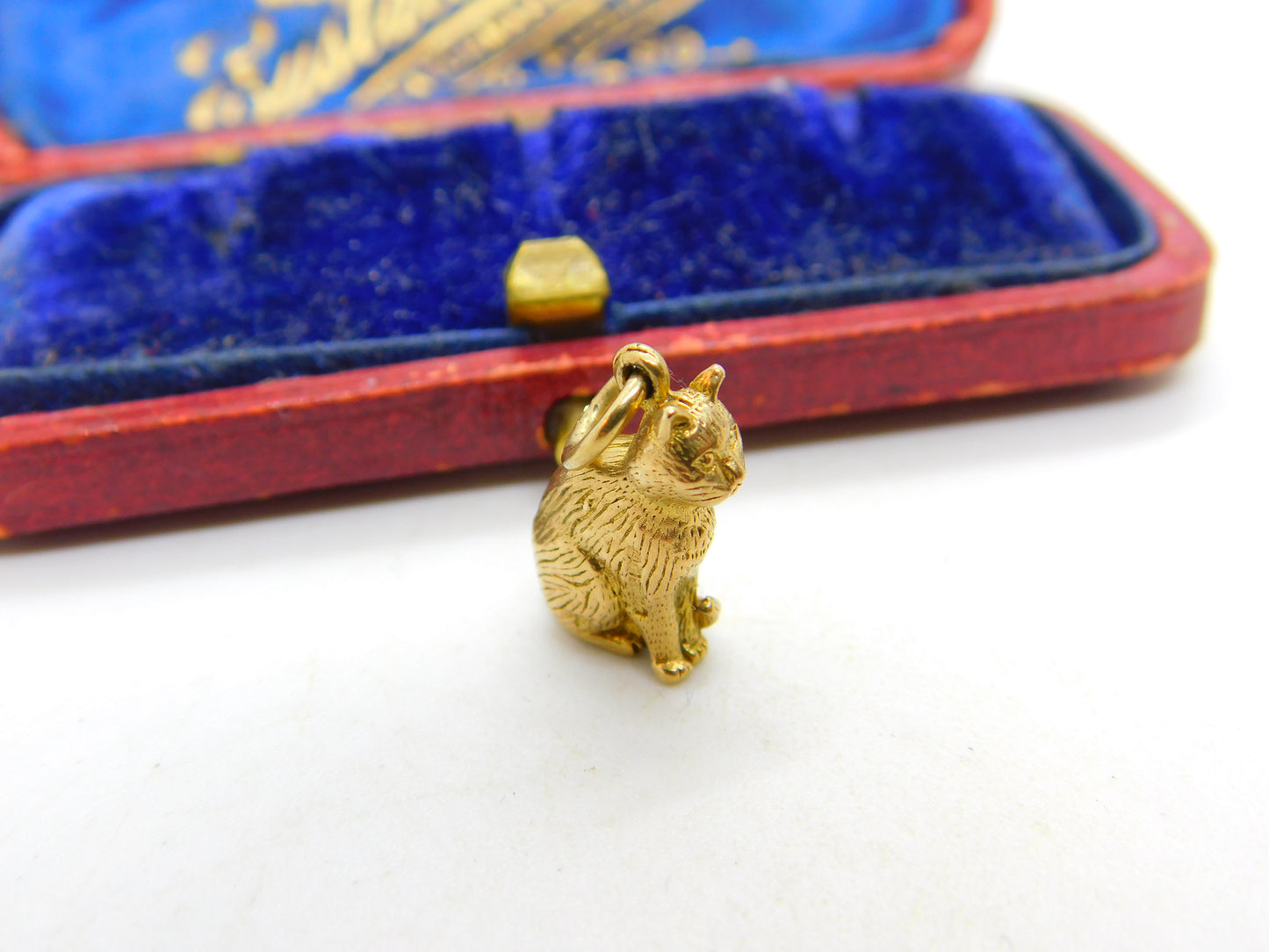 9ct Yellow Gold Sitting Cat or Kitten Charm Pendant 1987 Birmingham Vintage