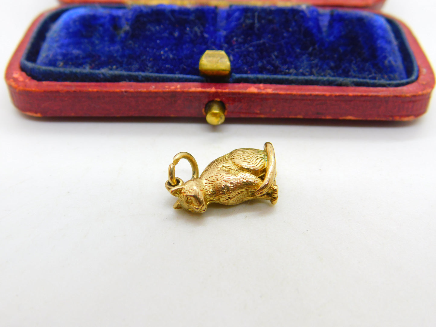 9ct Yellow Gold Sitting Cat or Kitten Charm Pendant 1987 Birmingham Vintage