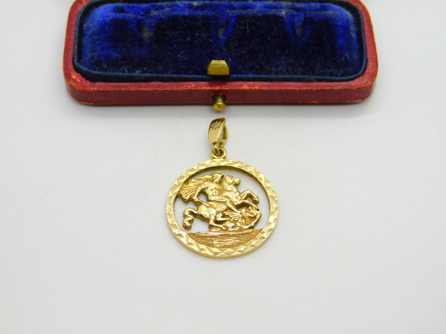 9ct Yellow Gold St George & the Dragon Pendant Vintage c1970 Sheffield