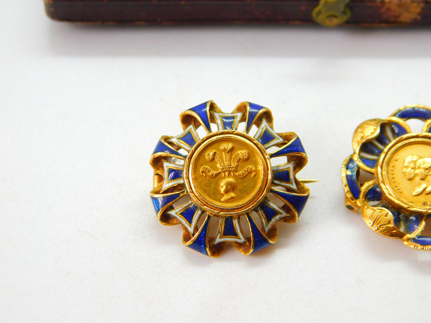 Boxed Pair of 18ct & 22ct Gold & Enamel Commemorative Brooches 'Prince Albert Edward of Wales' Born 1841