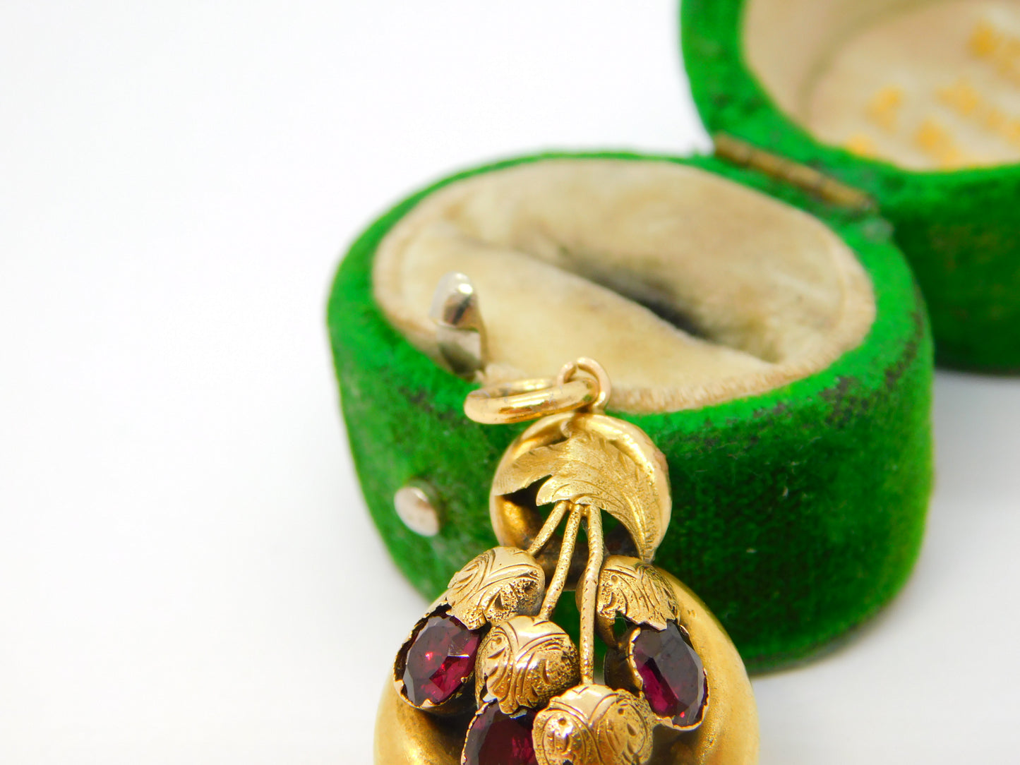 Victorian 18ct Yellow Gold & Almandine Garnet Floral Drop Pendant Antique c1860