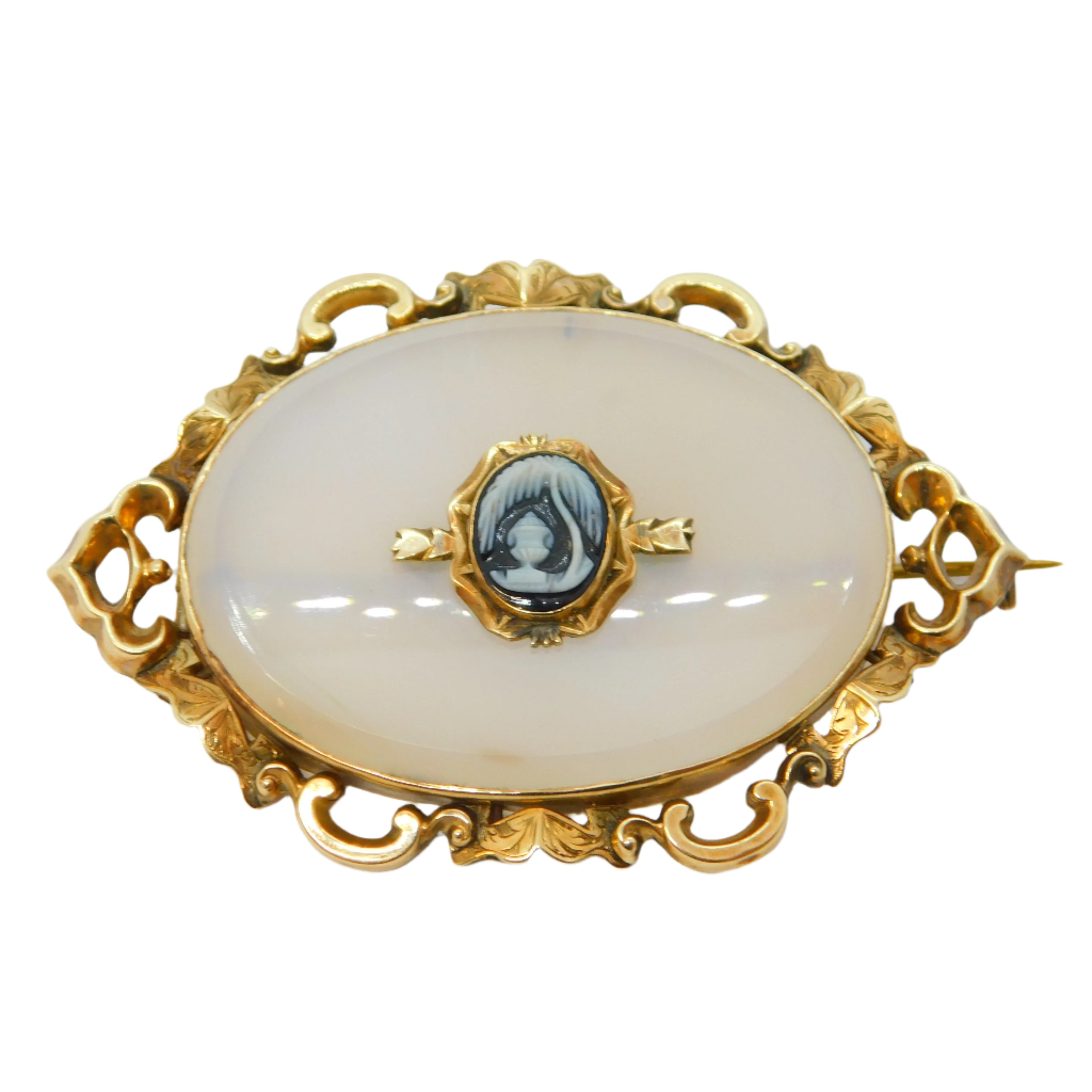gold mourning brooch 15ct gold agate