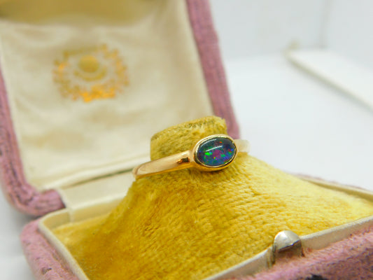 9ct Yellow Gold & Cabochon Opal Band Ring Vintage 1982 London Size X 1/2