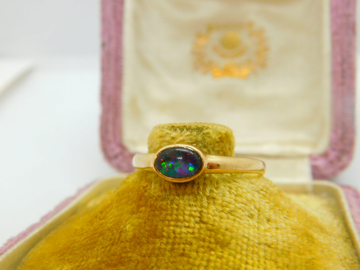 9ct Yellow Gold & Cabochon Opal Band Ring Vintage 1982 London Size X 1/2