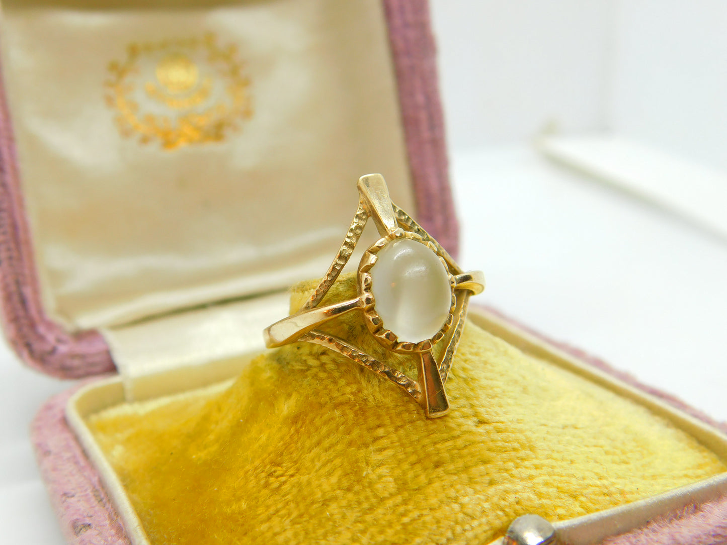 9ct Yellow Gold & Cabochon Moonstone Modernist Dress Ring Vintage 1992 London