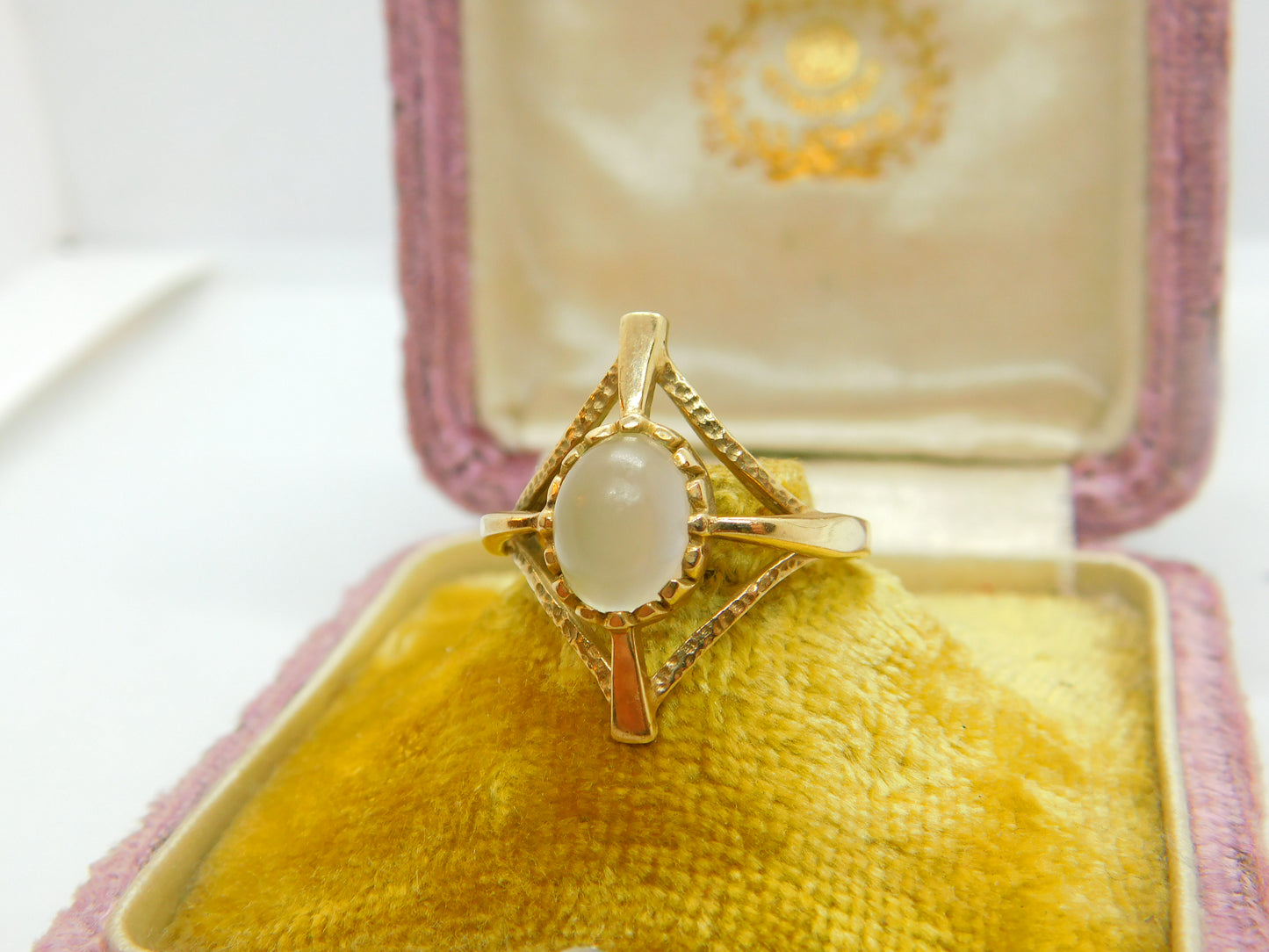 9ct Yellow Gold & Cabochon Moonstone Modernist Dress Ring Vintage 1992 London