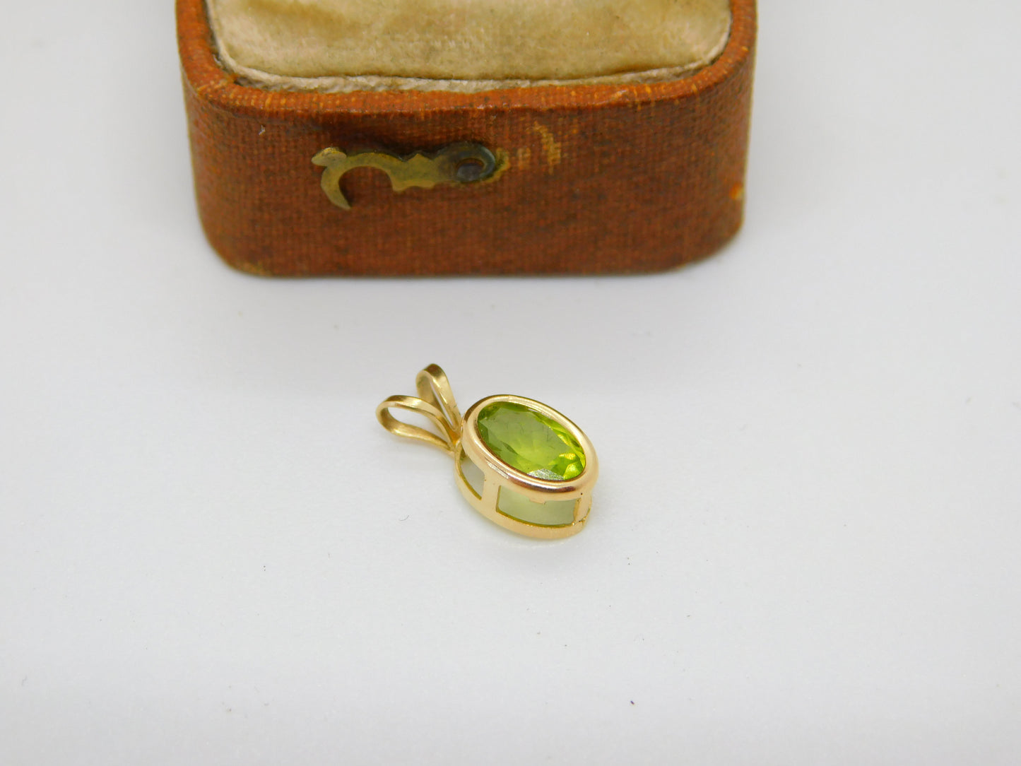 10ct Yellow Gold Peridot Set Drop Pendant Vintage c1990