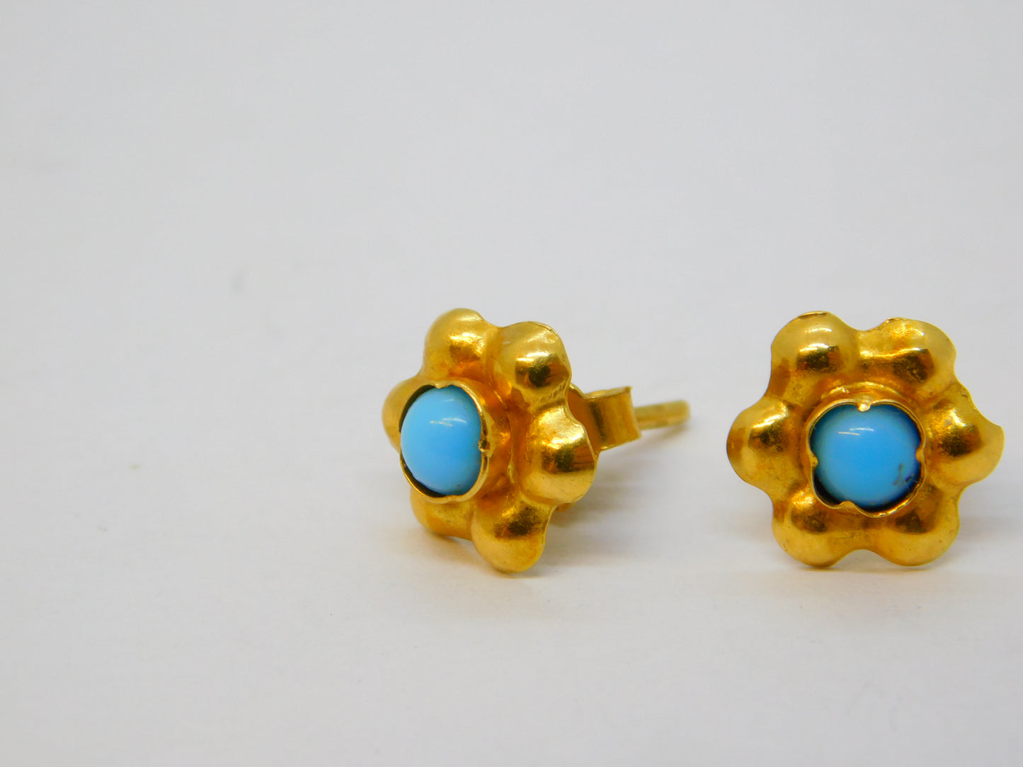 Pair of 18ct Yellow Gold & Turquoise Floral Stud Earrings Vintage c1970
