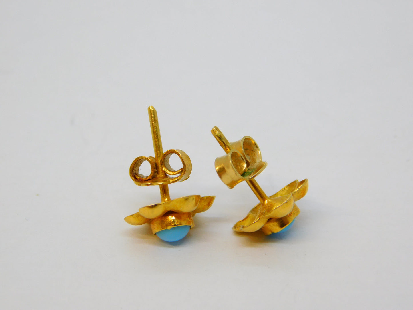 Pair of 18ct Yellow Gold & Turquoise Floral Stud Earrings Vintage c1970