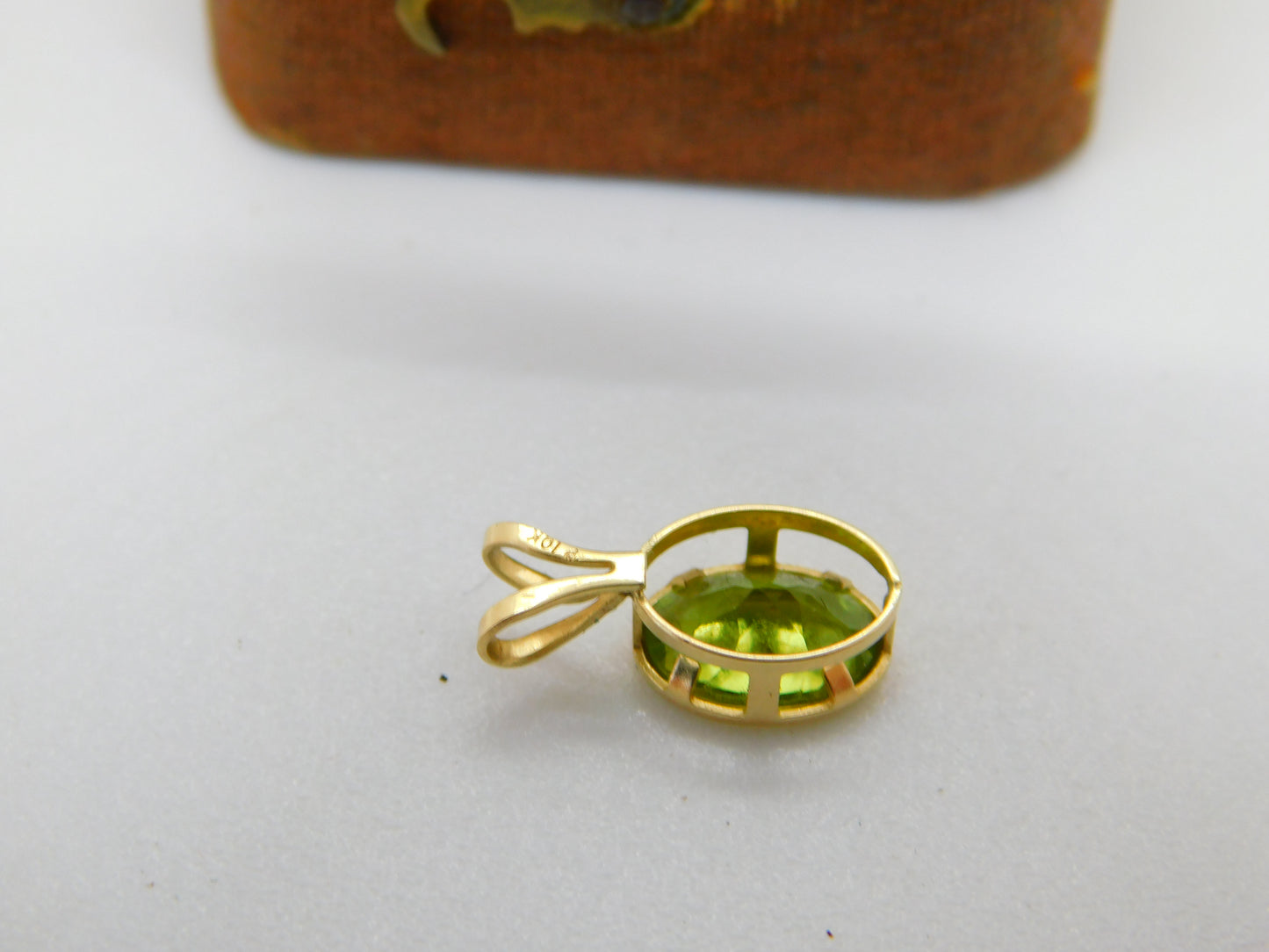 10ct Yellow Gold Peridot Set Drop Pendant Vintage c1990