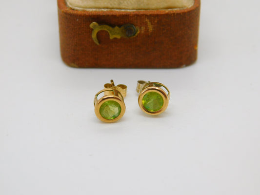 Pair of 10ct Yellow Gold Peridot Set Stud Earrings Vintage c1990