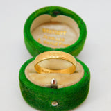 18ct Yellow Gold Lined Pattern Wedding Band Ring Vintage 1981 London