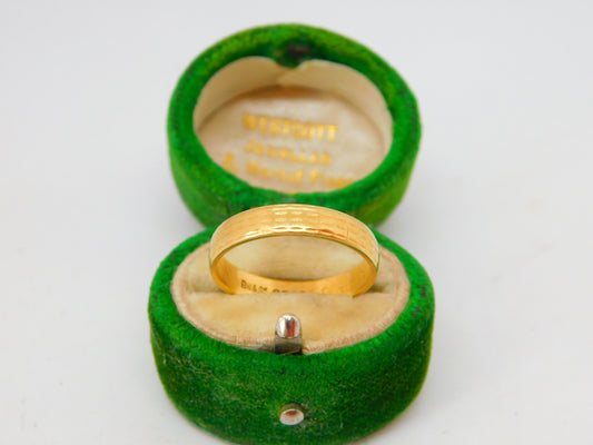 18ct Yellow Gold Lined Pattern Wedding Band Ring Vintage 1981 London