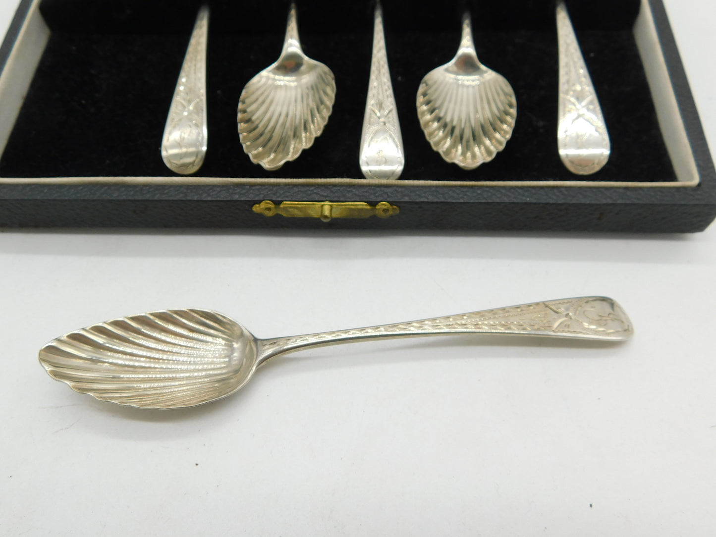 Boxed Georgian Sterling Silver Bright Cut Shell Bowl Dessert Spoons Antique 1806 London