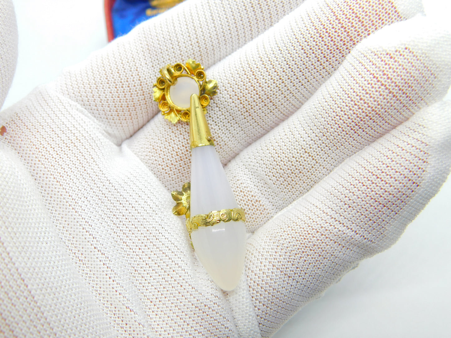 Early Victorian 18ct Gold, Carved Chalcedony & Emerald Floral Pendant c1840