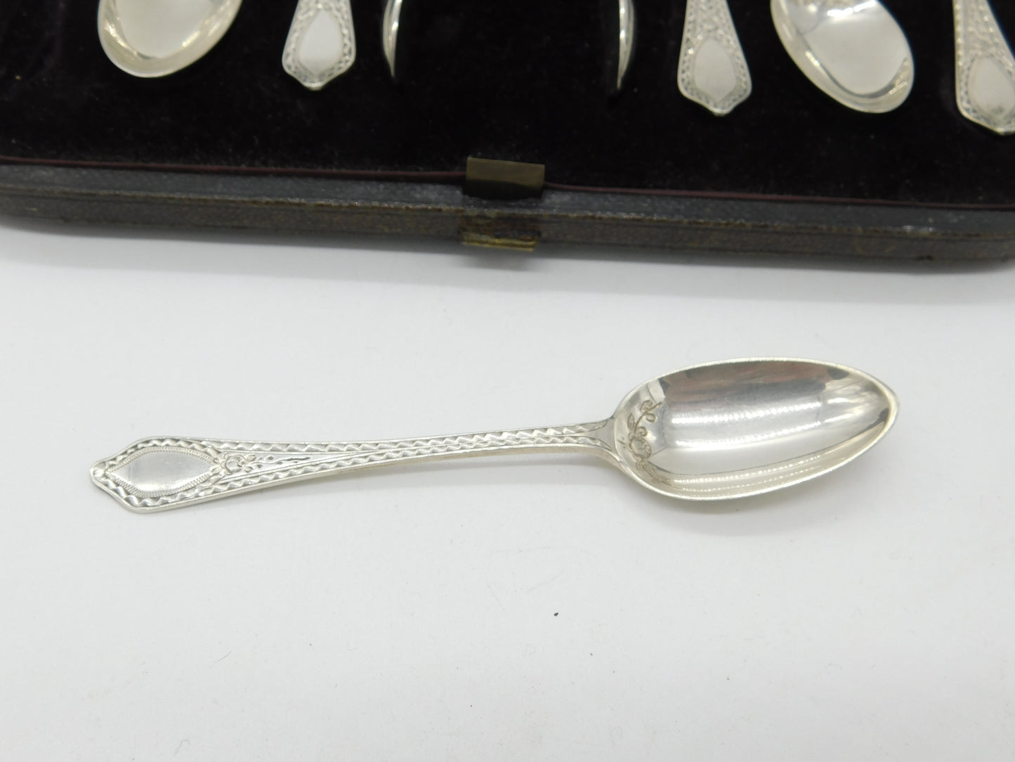 Boxed Victorian Set of Floral Sterling Silver Teaspoons & Tongs 1882 London