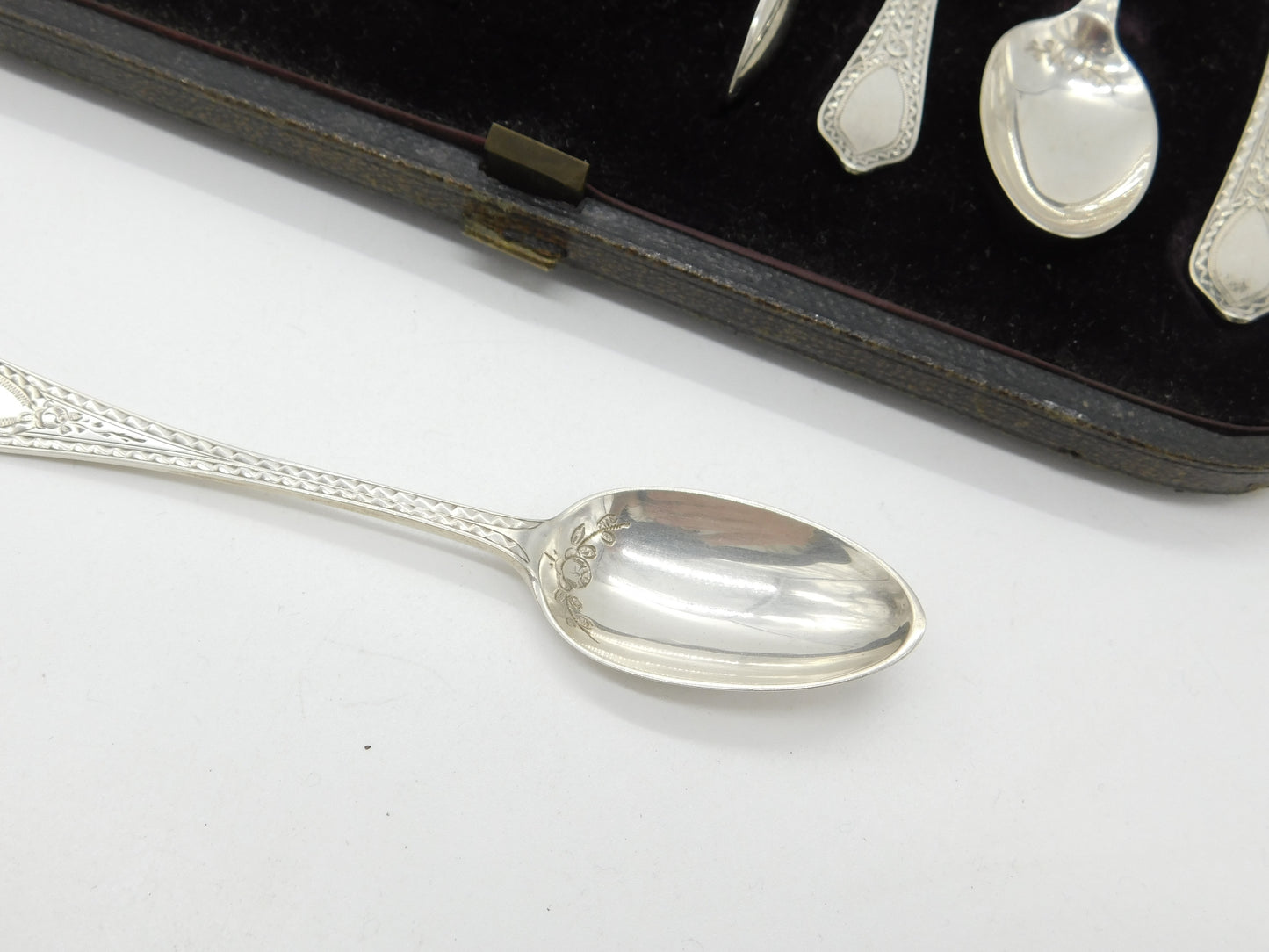 Boxed Victorian Set of Floral Sterling Silver Teaspoons & Tongs 1882 London