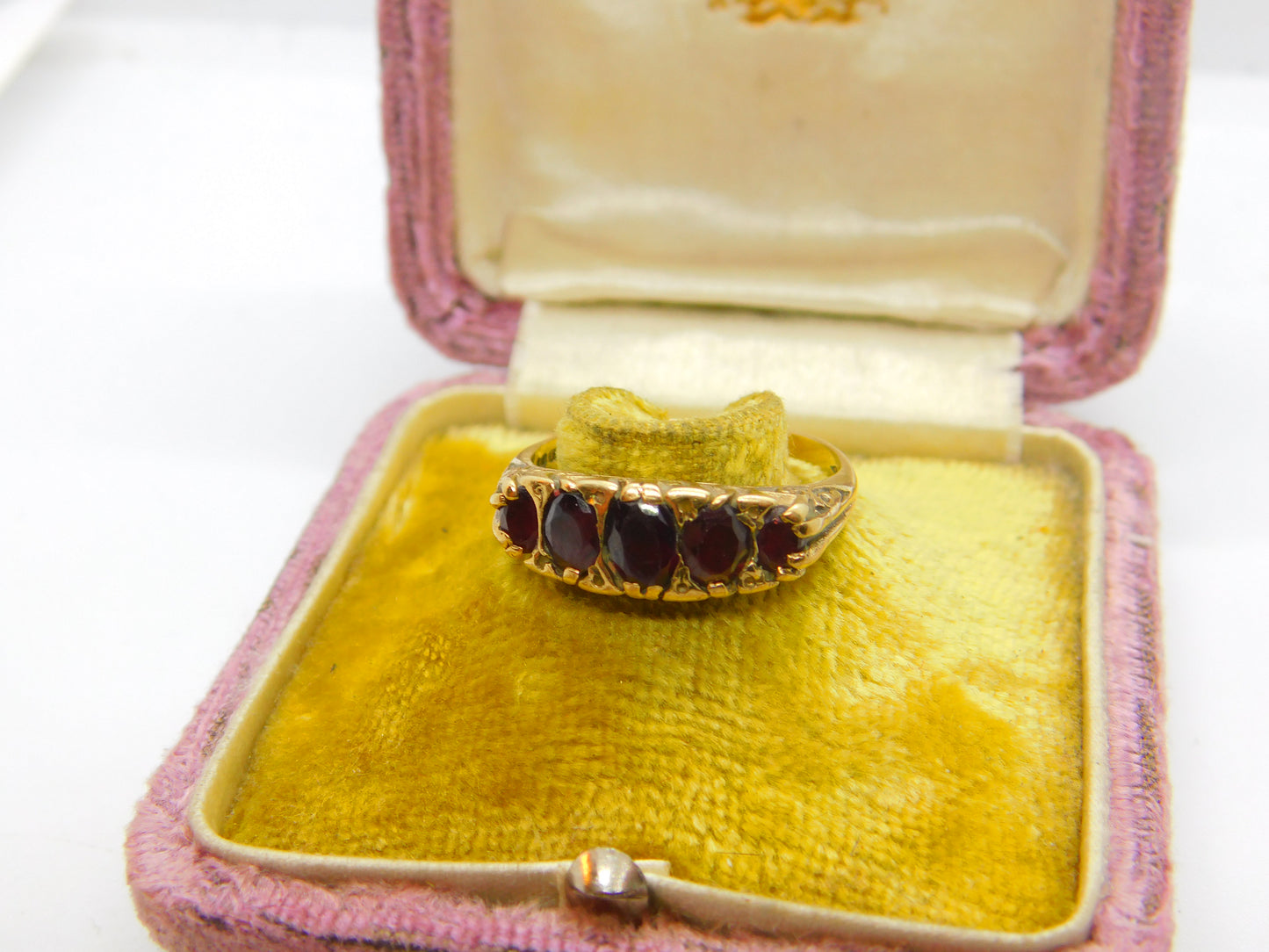 9ct Yellow Gold Five Stone Bohemian Garnet Band Ring 1985 Birmingham