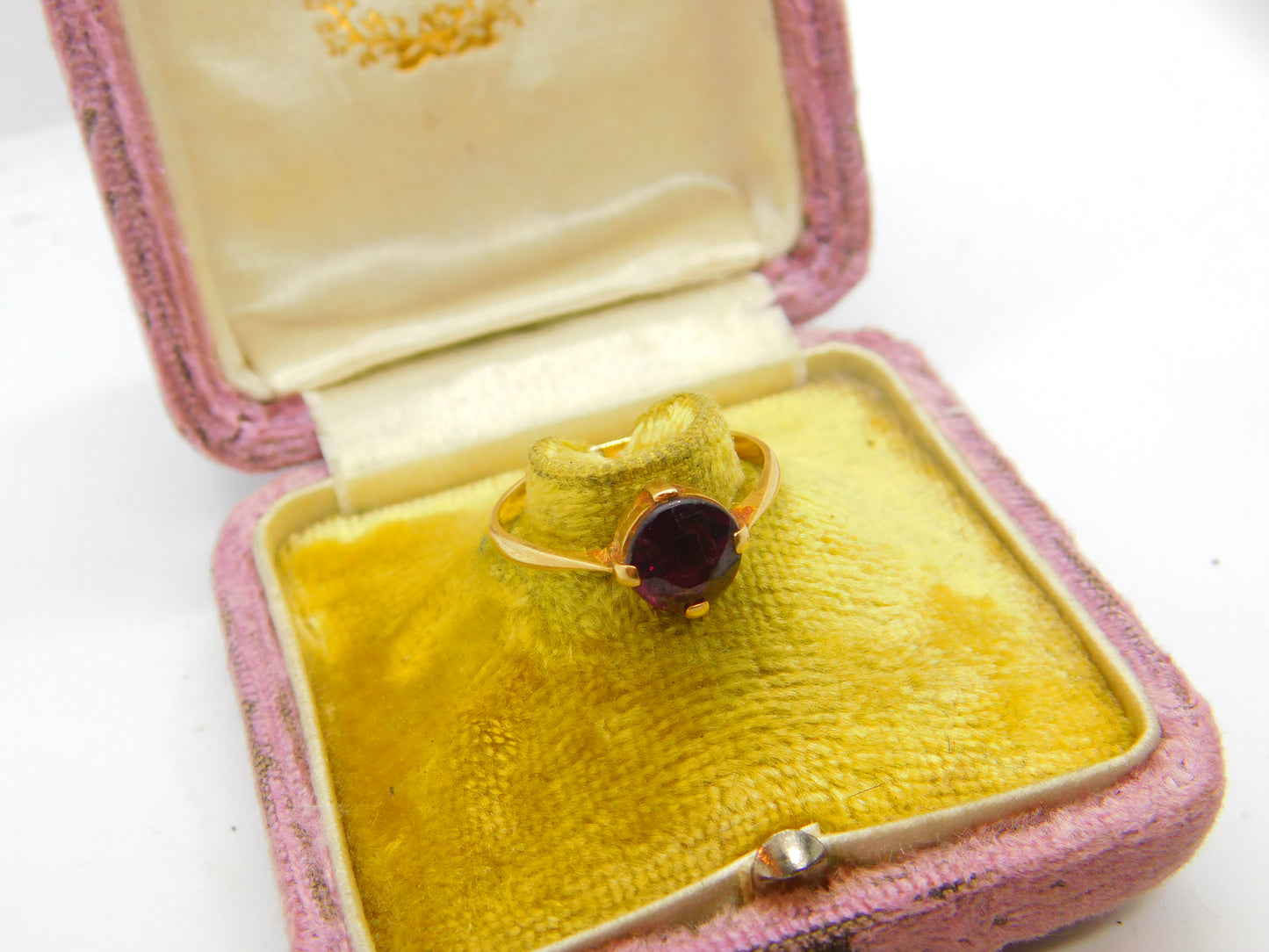 18ct Yellow Gold & Bohemian Garnet Set Band Ring Antique c1920 Art Deco