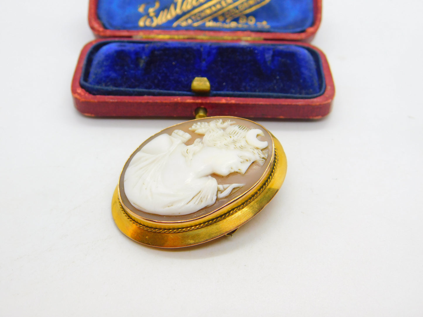 Victorian 9ct Yellow Gold Framed Carved Shell Cameo Brooch Antique c1880