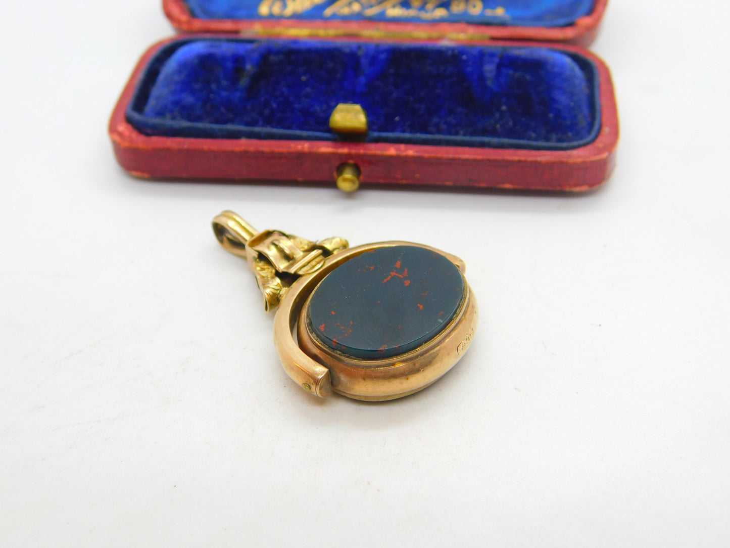 Victorian 10ct Gold, Bloodstone & Carnelian Buckle Form Spinner Fob c1890