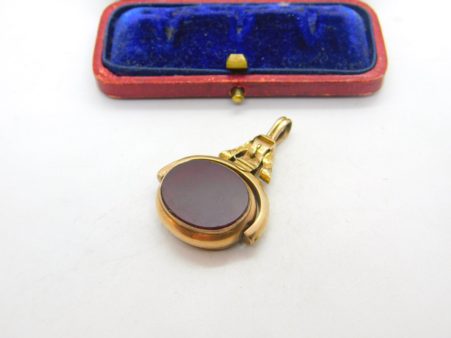 Victorian 10ct Gold, Bloodstone & Carnelian Buckle Form Spinner Fob c1890