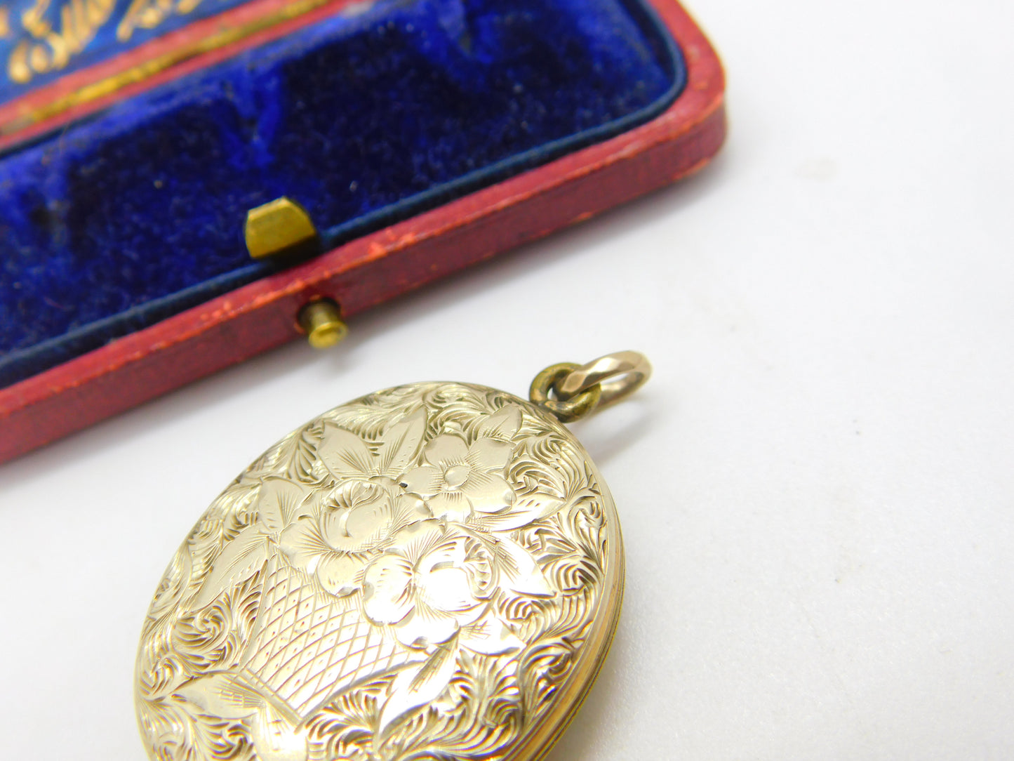 Victorian 9ct Yellow Gold Back & Front Floral Pattern Double Locket c1880