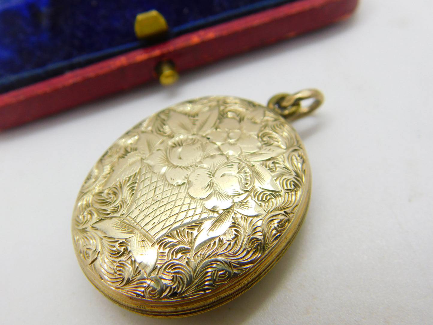 Victorian 9ct Yellow Gold Back & Front Floral Pattern Double Locket c1880