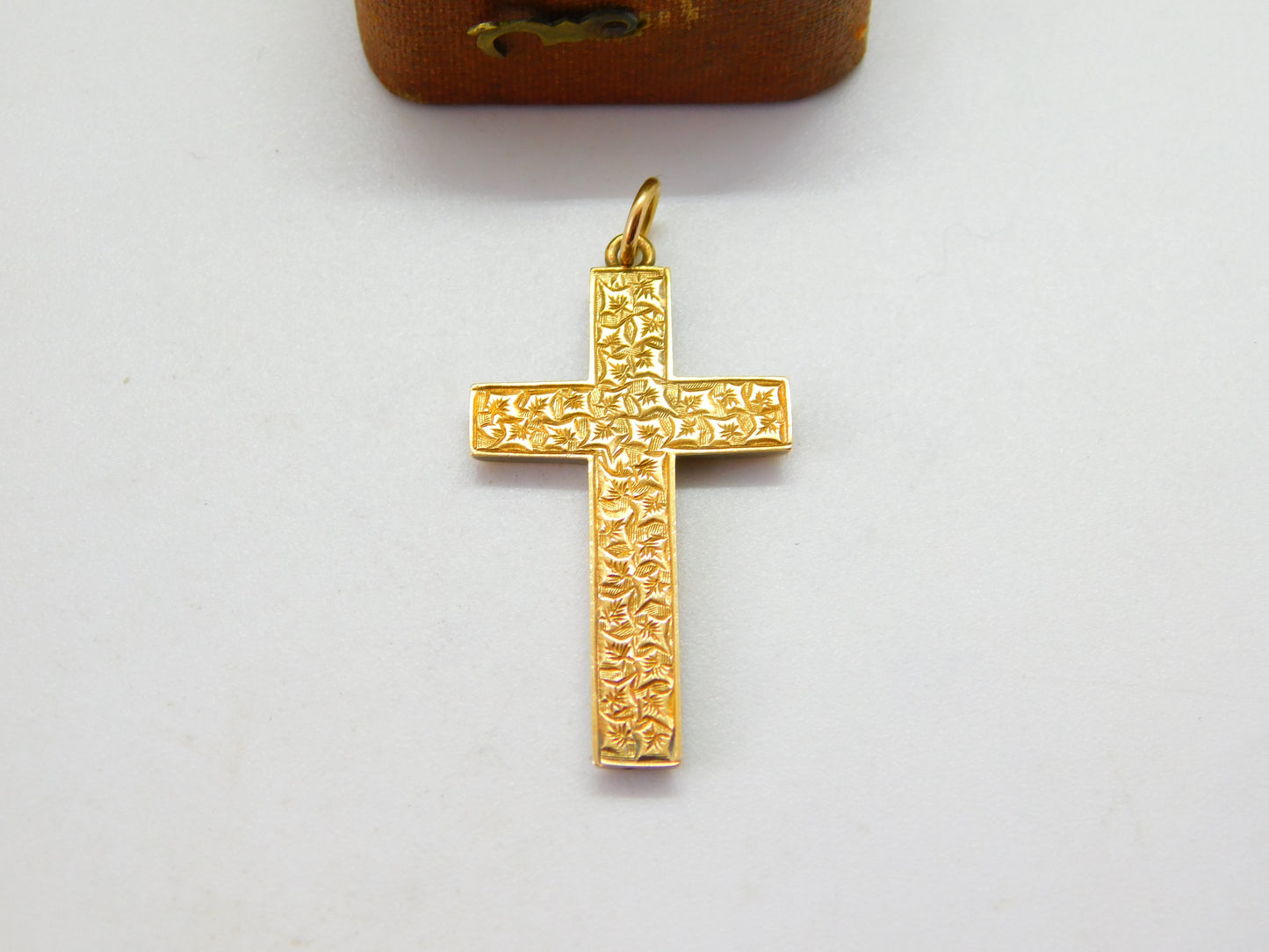 Victorian 15ct Yellow Gold Aesthetic Movement Ivy Leaf Cross Pendant c1890