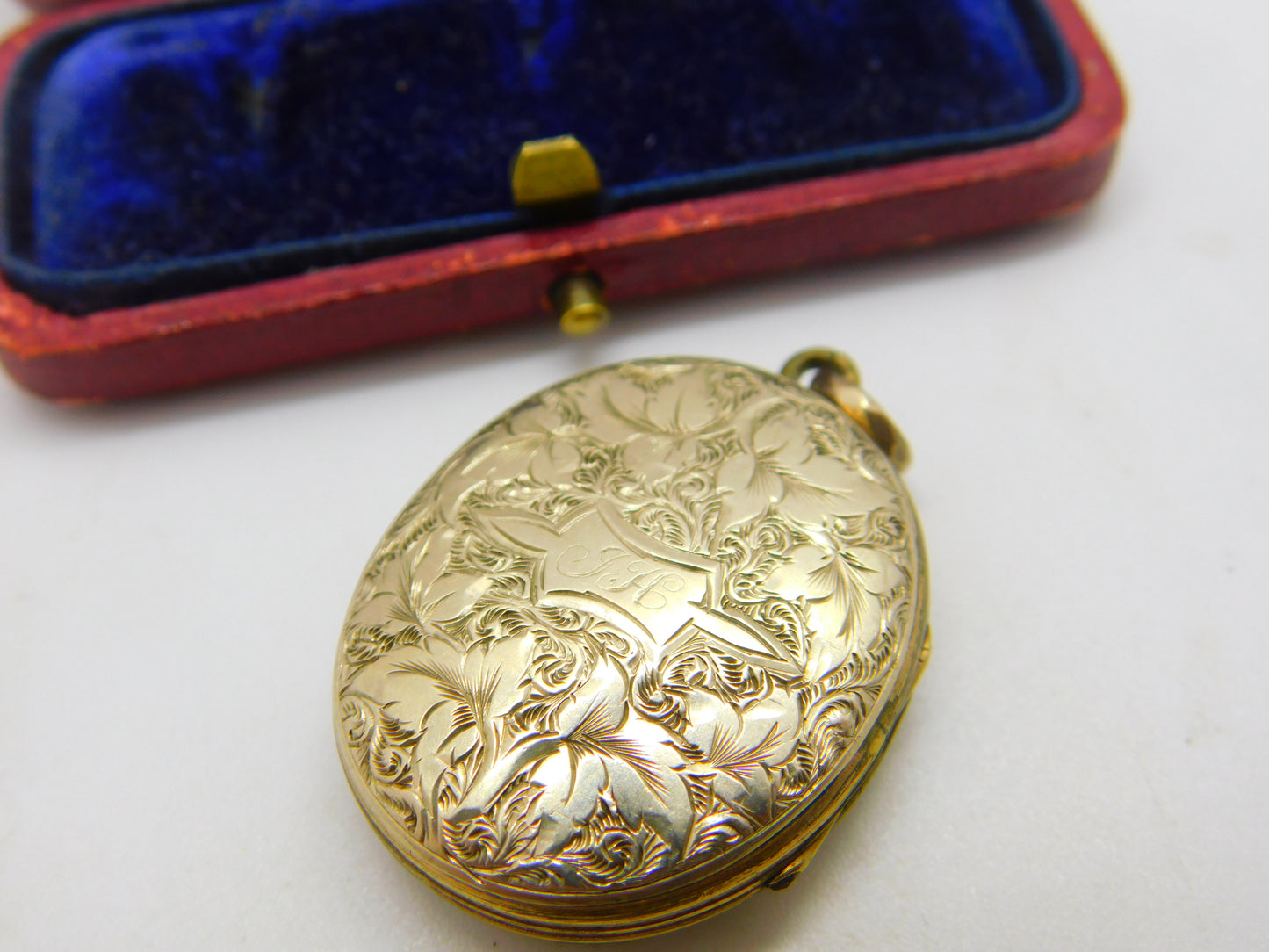 Victorian 9ct Yellow Gold Back & Front Floral Pattern Double Locket c1880