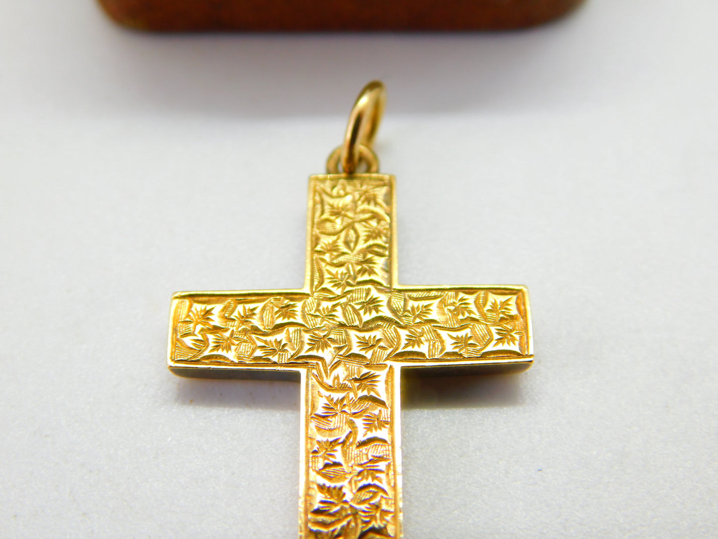 Victorian 15ct Yellow Gold Aesthetic Movement Ivy Leaf Cross Pendant c1890