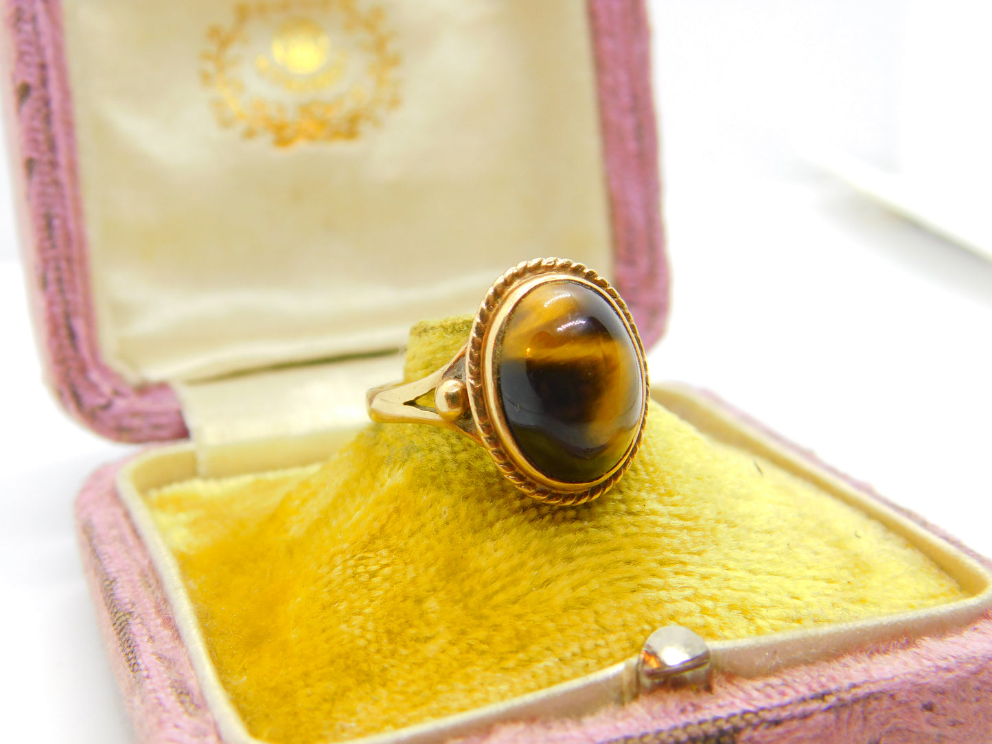 9ct Yellow Gold Cabochon Tiger's Eye Signet Ring Edinburgh 1977 Vintage