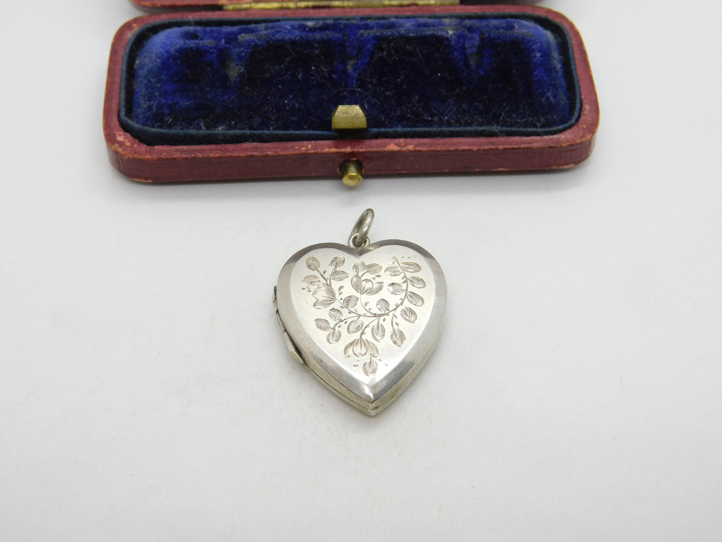 Edwardian Sterling Silver Floral Pattern Heart Locket Pendant 1910 Birmingham