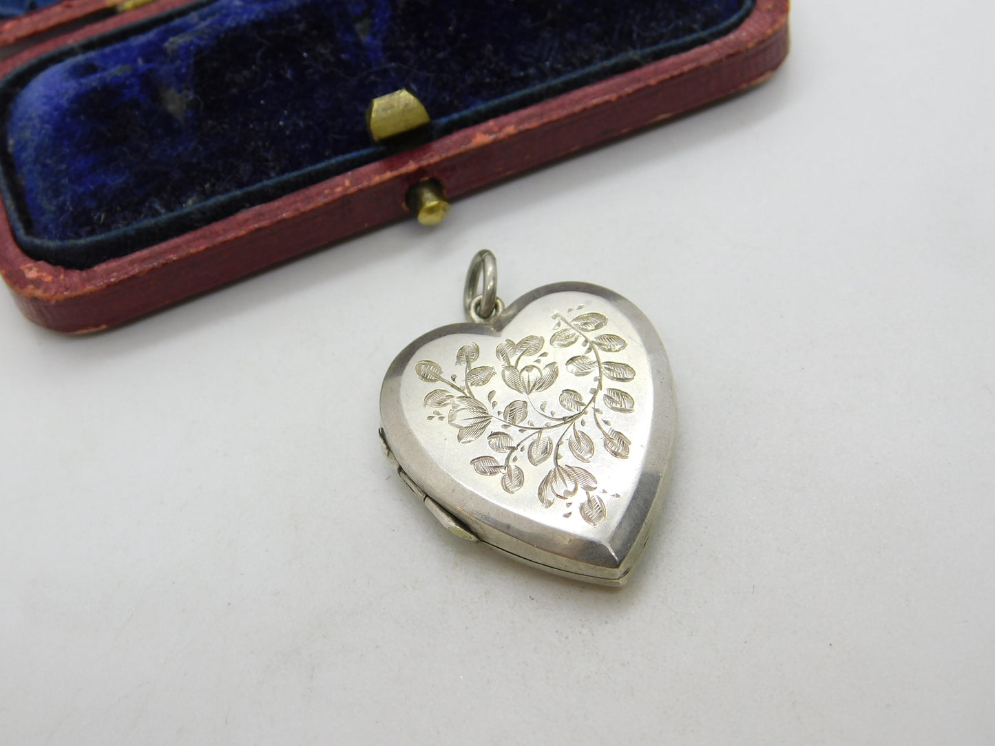 Edwardian Sterling Silver Floral Pattern Heart Locket Pendant 1910 Birmingham