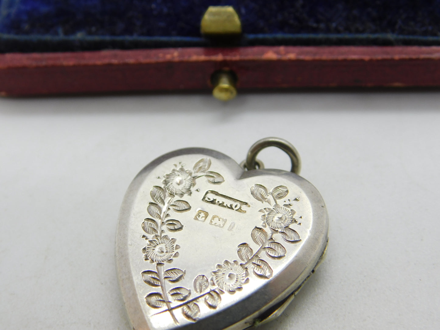 Edwardian Sterling Silver Floral Pattern Heart Locket Pendant 1910 Birmingham