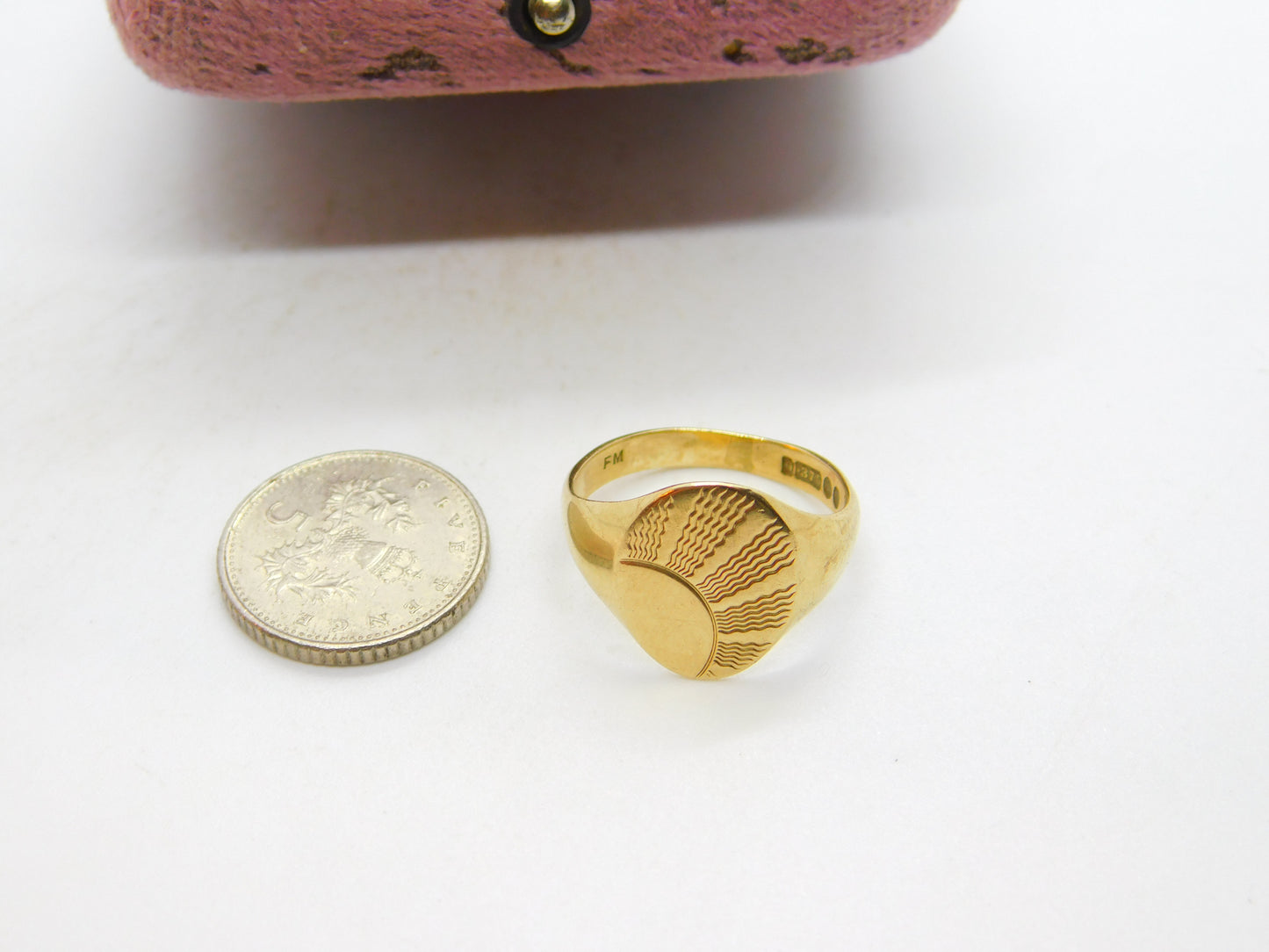 9ct Yellow Gold Essential Rising Sun Pattern Signet Ring Vintage 1966 London