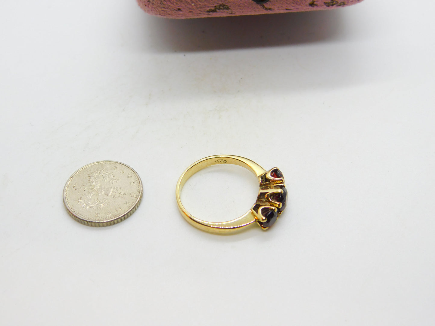 9ct Yellow Gold Three-Stone Bohemian Garnet Band Ring Vintage c1970